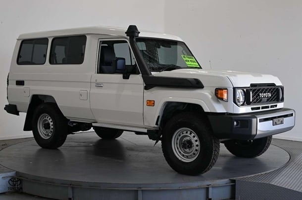 2025 Toyota Landcruiser GXL in White