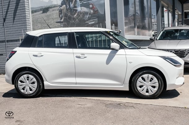 2024 Suzuki Swift Hybrid in White