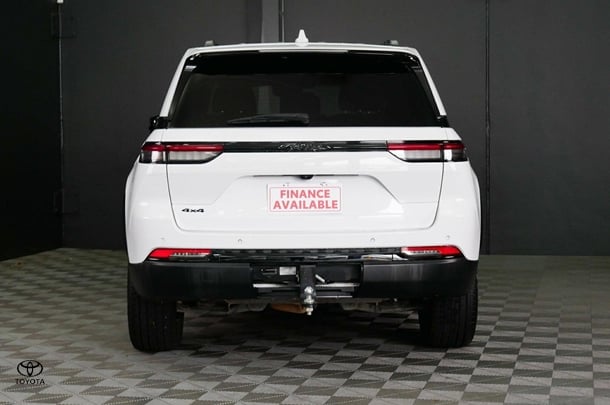 2022 Jeep Grand Cherokee Night Eagle in White