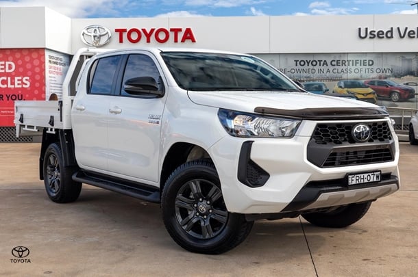 Image of 2024 Toyota Hilux 4x4 SR