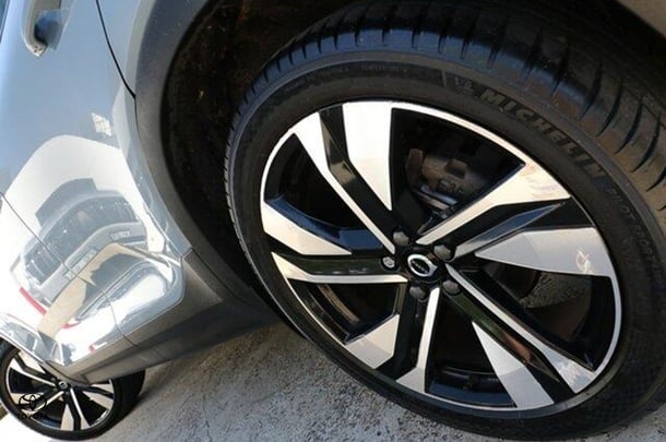 2022 Volvo XC40 Ultimate B5 Dark in Thunder Grey