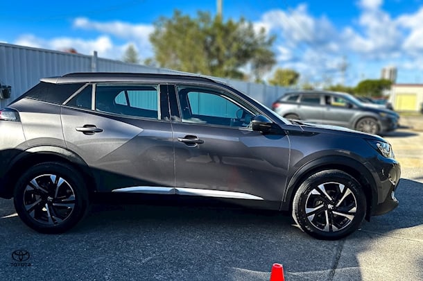2021 Peugeot 2008 Allure in Grey