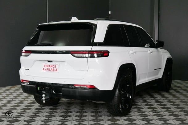 2022 Jeep Grand Cherokee Night Eagle in White