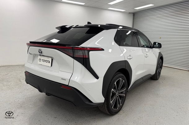 2025 Toyota bZ4X Standard AWD in Two Tone White