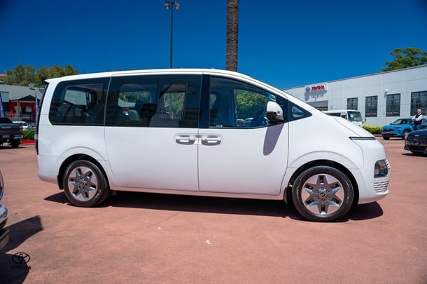 2025 Hyundai STARIA Highlander in Creamy White