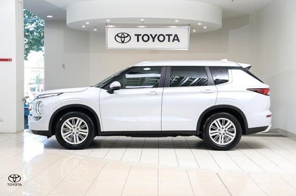 2022 Mitsubishi Outlander LS in White