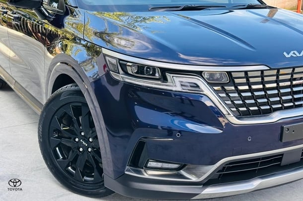 2022 Kia Carnival Platinum in Blue