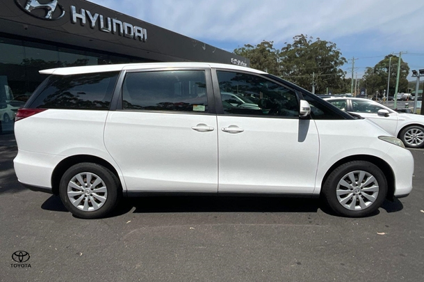 2017 Toyota Tarago GLi in White