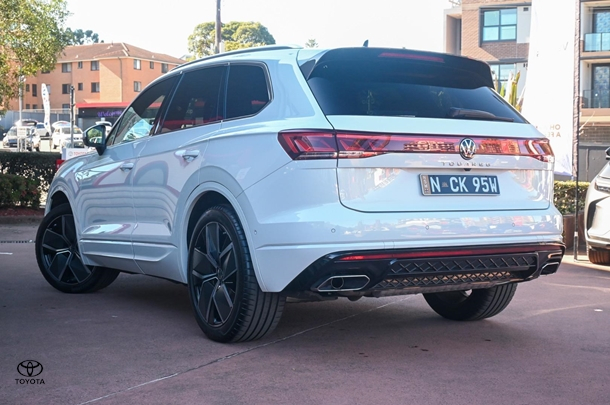 2024 Volkswagen Touareg 210TDI R-Line in White