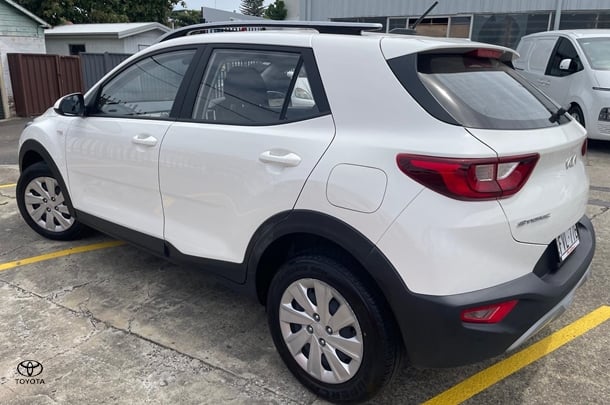 2022 Kia Stonic S in White