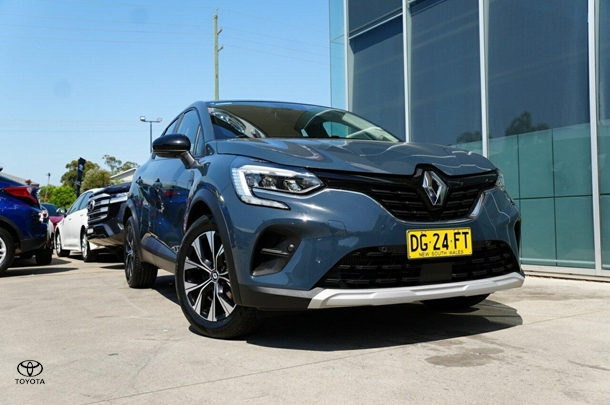 2023 Renault Captur Life in Blue