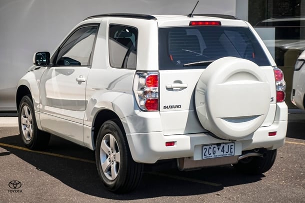 2015 Suzuki Grand Vitara Navigator in White