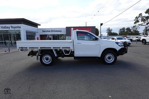 Image of 2023 Toyota Hilux SR