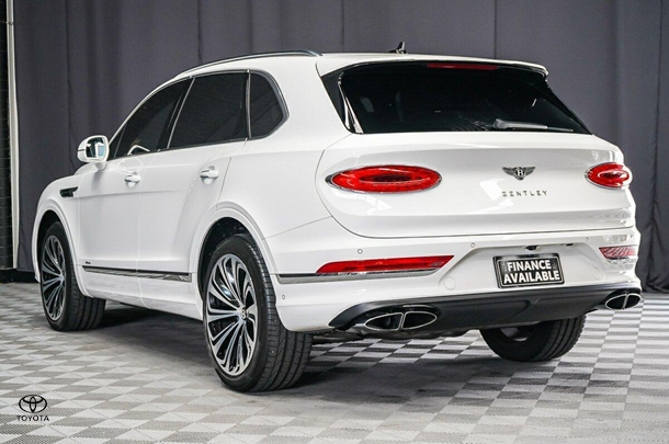 2023 Bentley Bentayga Azure in White