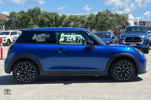 2024 MINI Cooper S Classic in Blue