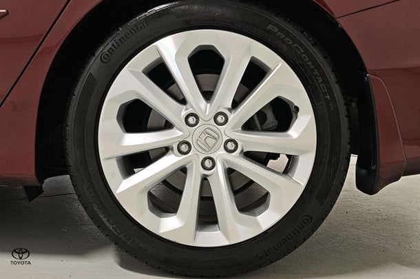 2015 Honda Accord VTi-L in Red