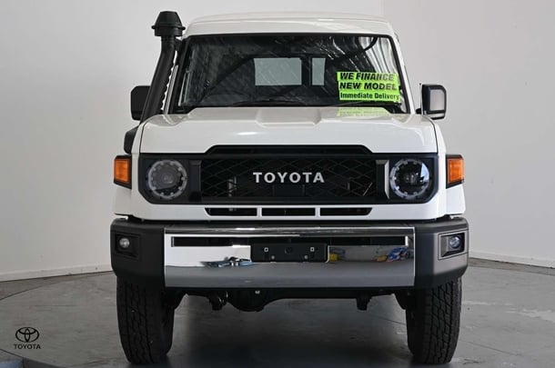 2025 Toyota Landcruiser GXL in White