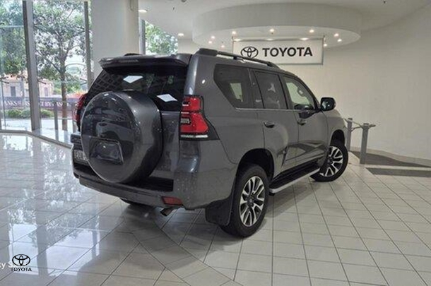 2022 Toyota Landcruiser Prado VX in Grey