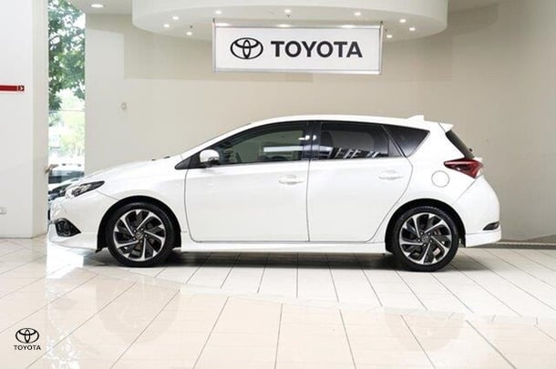 2016 Toyota Corolla ZR in White