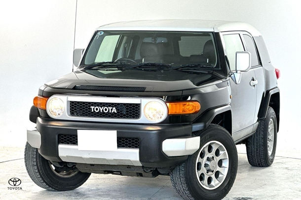 2012 Toyota FJ Cruiser FJ Cruiser in Two Tone Black