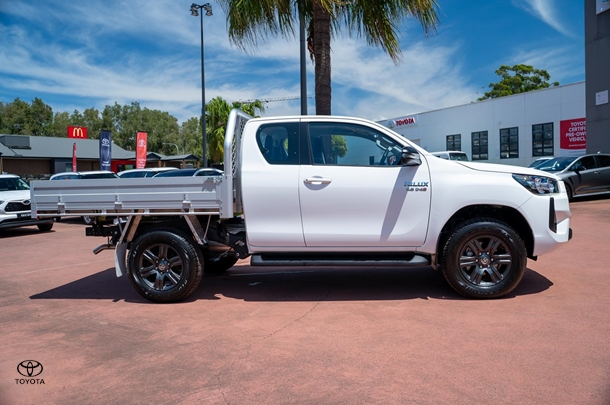 2025 Toyota Hilux SR in White
