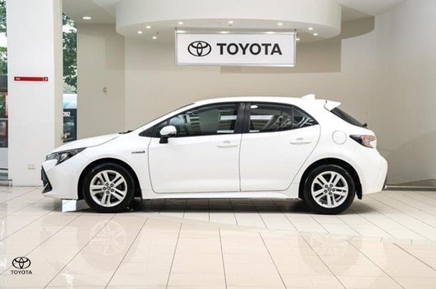 2021 Toyota Corolla Ascent Sport Hybrid in White