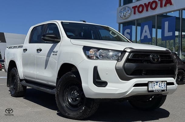 Image of 2021 Toyota Hilux 4x4 SR