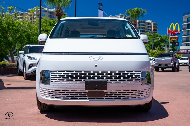 2025 Hyundai STARIA Highlander in Creamy White