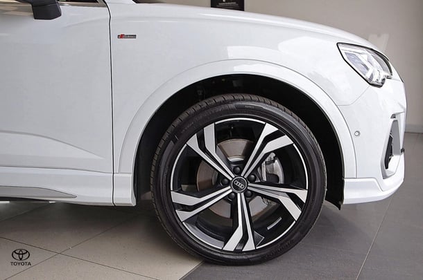 2022 Audi Q3 40 TFSI S line in White