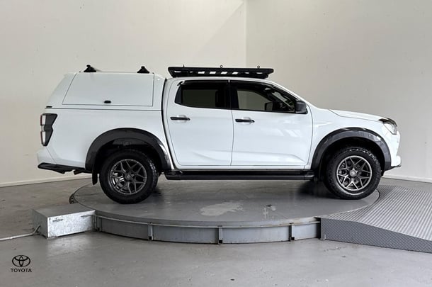 2021 Isuzu D-MAX X-TERRAIN in White