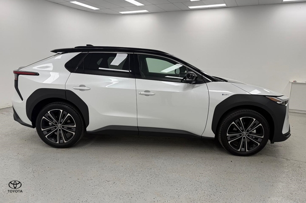 2025 Toyota bZ4X Standard AWD in Two Tone White