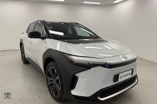 2025 Toyota bZ4X Standard AWD in Two Tone White