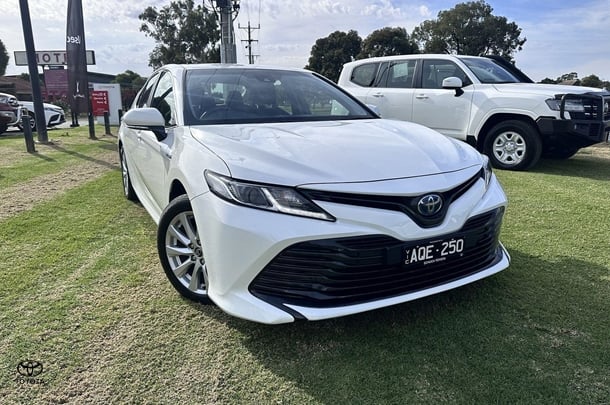 Image of 2018 Toyota Camry Hybrid Ascent