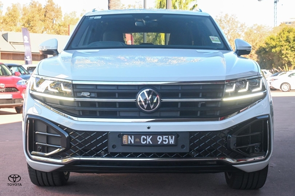 2024 Volkswagen Touareg 210TDI R-Line in White