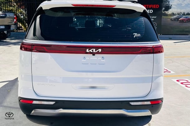 2023 Kia Carnival Platinum in Snow White Pearl (Swp)