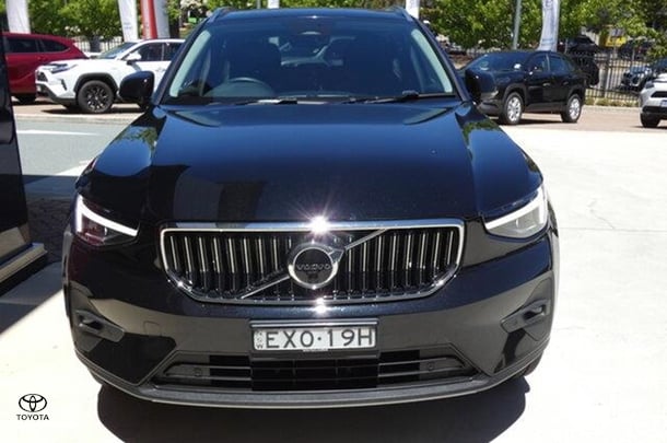2022 Volvo XC40 Plus B4 in Black