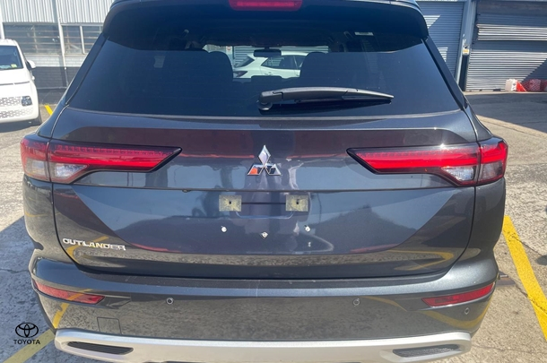 2023 Mitsubishi Outlander LS in Grey