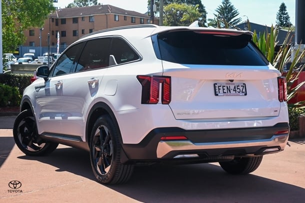 2023 Kia Sorento Sport+ in White