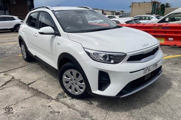 2022 Kia Stonic S in White