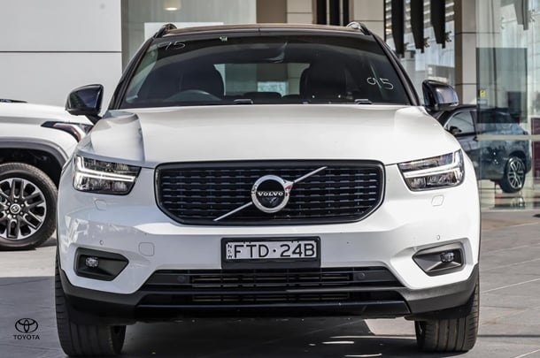2021 Volvo XC40 T5 R-Design in White