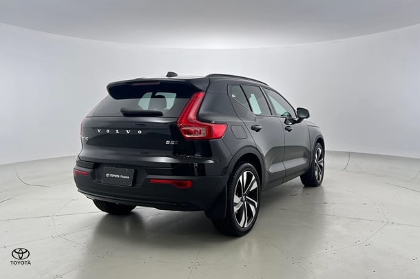 2023 Volvo XC40 Ultimate B5 Dark in Black