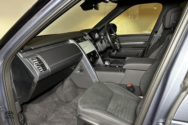 2021 Land Rover Discovery D300 R-Dynamic SE in Byron Blue (1ck)