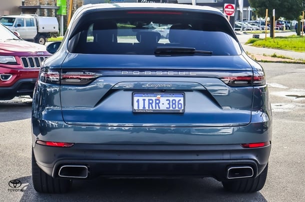 2018 Porsche Cayenne Base in Blue