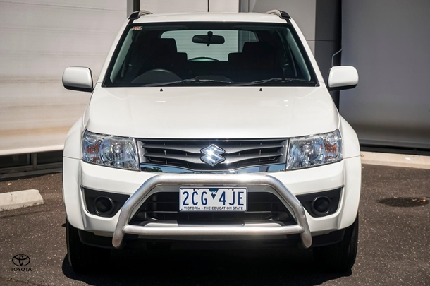2015 Suzuki Grand Vitara Navigator in White