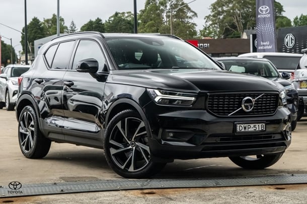 2018 Volvo XC40 D4 R-Design in Black