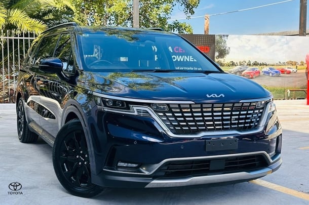 2022 Kia Carnival Platinum in Blue