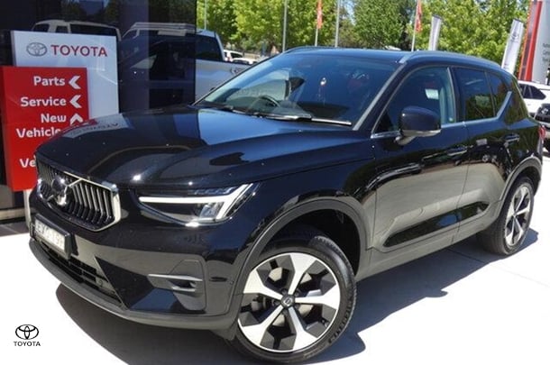 2022 Volvo XC40 Plus B4 in Black
