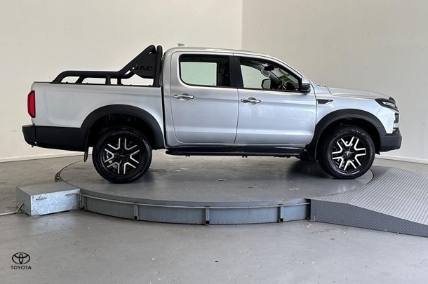 2024 JAC T9 Oasis in Silver