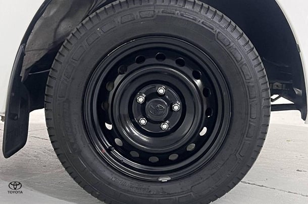 2016 Toyota Hilux SR in White