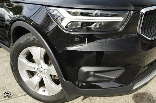 2020 Volvo XC40 T4 Momentum in Black